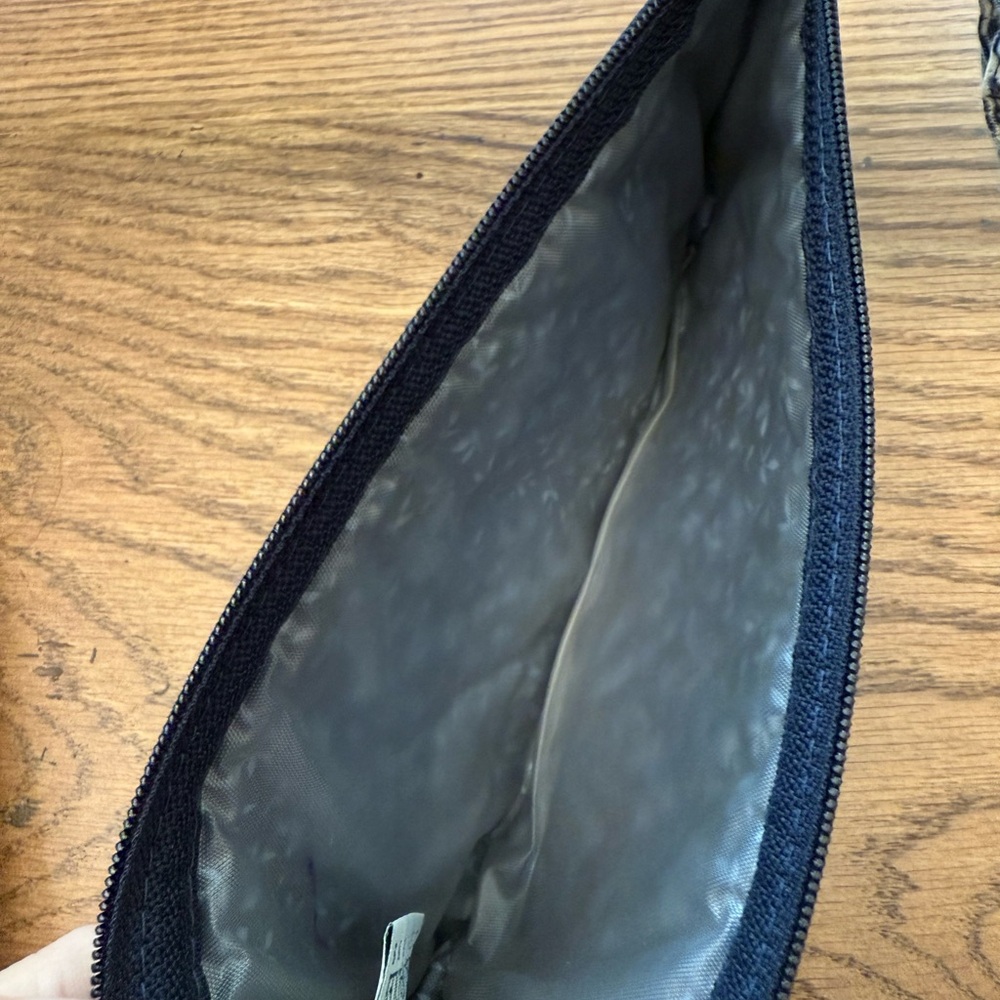 Vera Bradley Blue and White Tote Bag - Picture 6 of 10